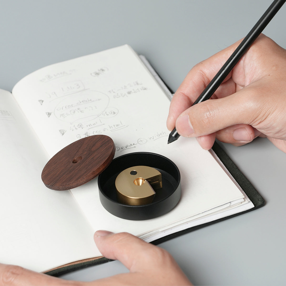 stylish pencil sharpener, best pencil sharpener, colored pencil sharpener, carpenter pencil sharpener, electric pencil sharpener, vintage pencil sharpener, sharpener design,Cosmetic Makeup Pencil Sharpener, Eyeliner, Lip Liner and Eyebrow Pencils, Easy To Clean
