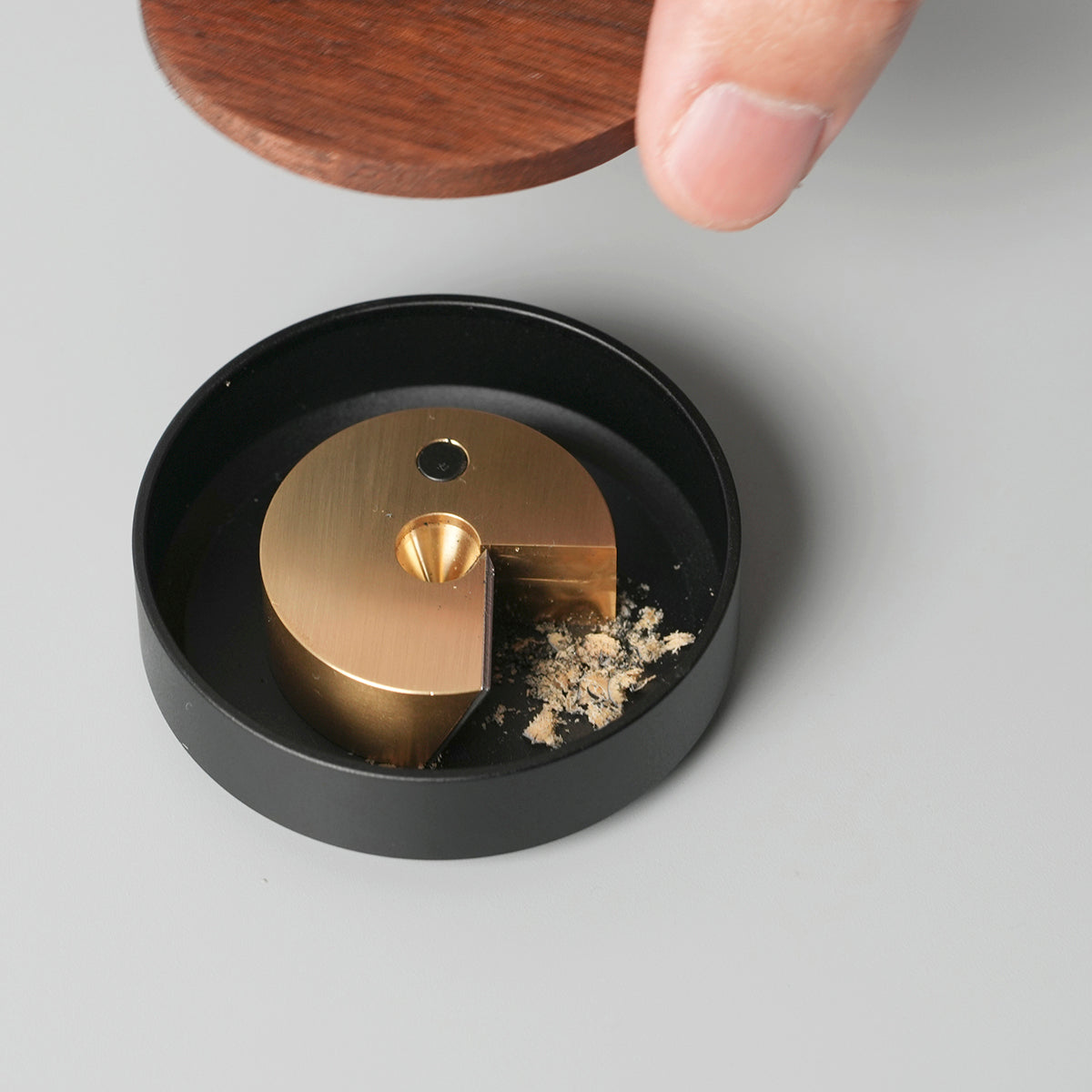 stylish pencil sharpener, best pencil sharpener, colored pencil sharpener, carpenter pencil sharpener, electric pencil sharpener, vintage pencil sharpener, sharpener design,Cosmetic Makeup Pencil Sharpener, Eyeliner, Lip Liner and Eyebrow Pencils, Easy To Clean