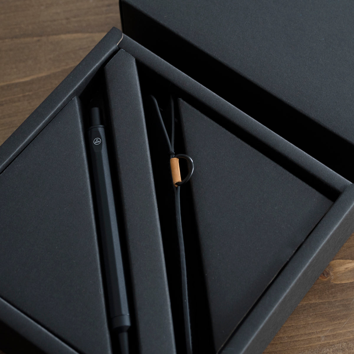 ballpoint pen, leather pen case, giftpack